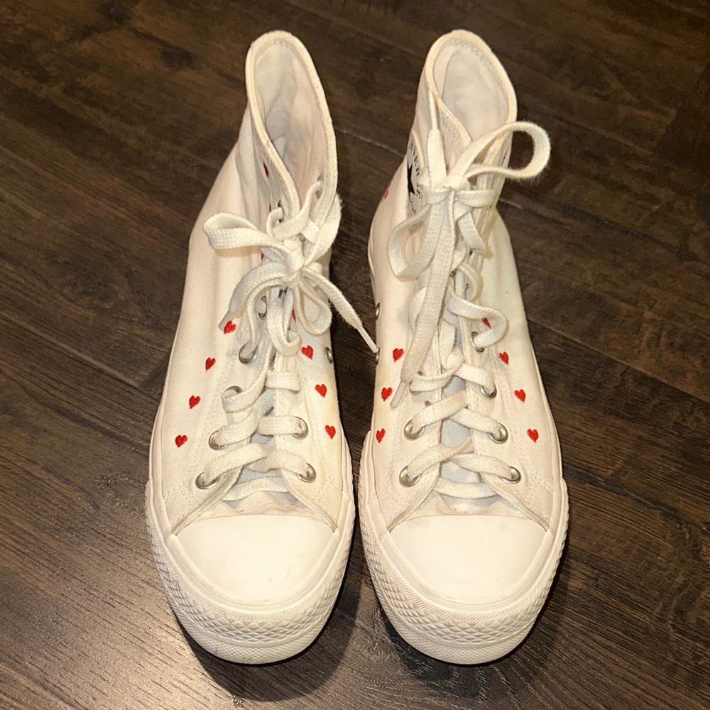 Converse Valentines Day Limited Edition White High-Top Embroidered Red Hearts